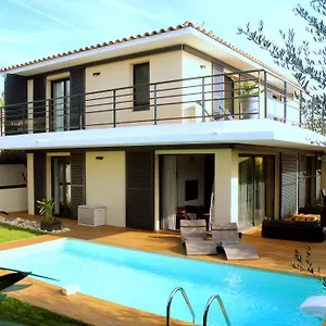 https://le-hameau-de-la-crique-de-langlaise.fr-provencehotel.com